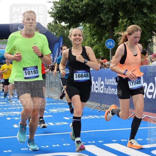 29.06.2025 - hella hamburg halbmarathon Strokosch-Dieckow http://msf.ph/oto/8488247 29.06.2025 10:44:10 Ziel 1391, 1413, 1415, 2816, 3021, 4999, 5231, 5275, 5884, 7005, 8722, 9444, 9633, 10193, 10930, 12159, 13123, 14686, 14687, 15225, 15280, 16301, 16316, 16506, 16648, 16697, 16893, 17748, 17977, 18004, 18691 meine-sportfotos.de