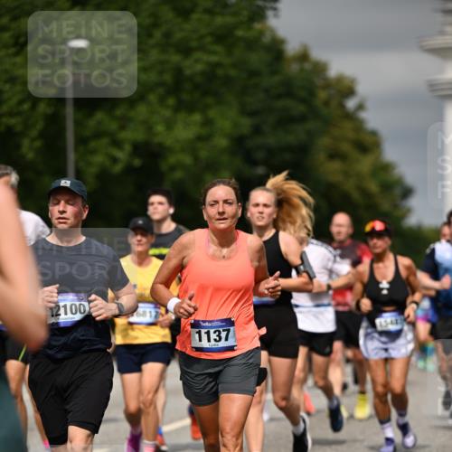 29.06.2025 - hella hamburg halbmarathon Dr. Thomas Lammeyer http://msf.ph/oto/8488268 29.06.2025 10:21:24 Kennedybrücke 1083, 1137, 1403, 1795, 2225, 2860, 2908, 3210, 3464, 3466, 3802, 3803, 4852, 5390, 5929, 5930, 5995, 6126, 6128, 6328, 6352, 6520, 6522, 6786, 7114, 7115, 7291, 7945, 8210, 8253, 8309, 8433, 8558, 8895, 8983, 9259, 9400, 9647, 9848, 10377, 10460, 10592, 10620, 10735 meine-sportfotos.de