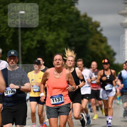 29.06.2025 - hella hamburg halbmarathon Dr. Thomas Lammeyer http://msf.ph/oto/8488278 29.06.2025 10:21:24 Kennedybrücke 1083, 1137, 1403, 1795, 2225, 2860, 2908, 3210, 3464, 3466, 3802, 3803, 4852, 5390, 5929, 5930, 5995, 6126, 6128, 6328, 6352, 6520, 6522, 6786, 7114, 7115, 7291, 7945, 8210, 8253, 8309, 8433, 8558, 8895, 8983, 9259, 9400, 9647, 9848, 10377, 10460, 10592, 10620, 10735 meine-sportfotos.de