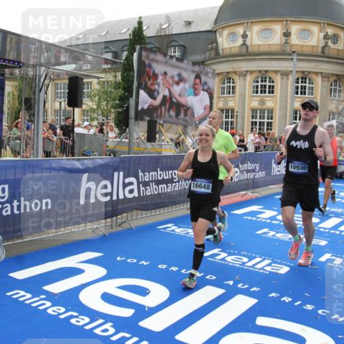 29.06.2025 - hella hamburg halbmarathon Michael Strokosch http://msf.ph/oto/8488293 29.06.2025 10:44:15 Ziel 1415, 3021, 4999, 5231, 5884, 7005, 8722, 9633, 10193, 10930, 12159, 14686, 14687, 15225, 15280, 16301, 16316, 16648, 17748, 18691 meine-sportfotos.de