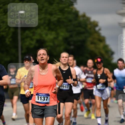 29.06.2025 - hella hamburg halbmarathon Dr. Thomas Lammeyer http://msf.ph/oto/8488307 29.06.2025 10:21:24 Kennedybrücke 1083, 1137, 1403, 1795, 2225, 2860, 2908, 3210, 3464, 3466, 3802, 3803, 4852, 5390, 5929, 5930, 5995, 6126, 6128, 6328, 6352, 6520, 6522, 6786, 7114, 7115, 7291, 7945, 8210, 8253, 8309, 8433, 8558, 8895, 8983, 9259, 9400, 9647, 9848, 10377, 10460, 10592, 10620, 10735 meine-sportfotos.de
