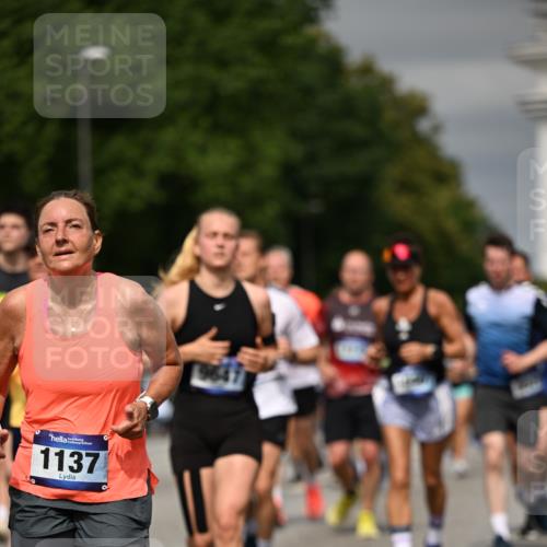 29.06.2025 - hella hamburg halbmarathon Dr. Thomas Lammeyer http://msf.ph/oto/8488364 29.06.2025 10:21:25 Kennedybrücke 1083, 1137, 1403, 1795, 2225, 2860, 2908, 3210, 3464, 3466, 3802, 3803, 4852, 5390, 5929, 5930, 5995, 6126, 6128, 6328, 6352, 6520, 6522, 6786, 7011, 7114, 7115, 7291, 7945, 8210, 8253, 8309, 8433, 8558, 8895, 8983, 9259, 9400, 9647, 9848, 10377, 10460, 10592, 10620, 10735 meine-sportfotos.de