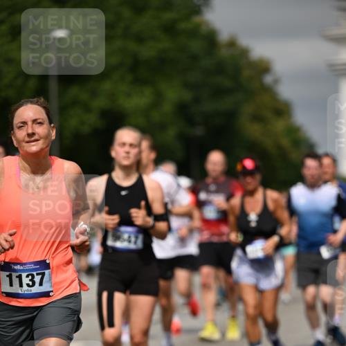 29.06.2025 - hella hamburg halbmarathon Dr. Thomas Lammeyer http://msf.ph/oto/8488374 29.06.2025 10:21:25 Kennedybrücke 1083, 1137, 1403, 1795, 2225, 2860, 2908, 3210, 3464, 3466, 3802, 3803, 4852, 5390, 5929, 5930, 5995, 6126, 6128, 6328, 6352, 6520, 6522, 6786, 7011, 7114, 7115, 7291, 7945, 8210, 8253, 8309, 8433, 8558, 8895, 8983, 9259, 9400, 9647, 9848, 10377, 10460, 10592, 10620, 10735 meine-sportfotos.de