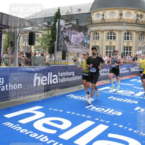 29.06.2025 - hella hamburg halbmarathon Michael Strokosch http://msf.ph/oto/8488396 29.06.2025 10:44:18 Ziel 1220, 1413, 1415, 4999, 5231, 5275, 5884, 7005, 8722, 9444, 12159, 12528, 14686, 14687, 15225, 15280, 16301, 16316, 16547, 16893, 17748, 18691 meine-sportfotos.de