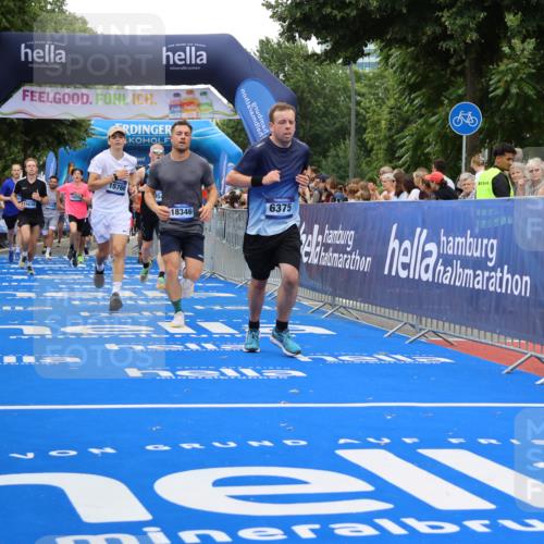 29.06.2025 - hella hamburg halbmarathon Strokosch-Dieckow http://msf.ph/oto/8488398 29.06.2025 10:45:12 Ziel 2188, 2270, 4997, 5706, 6054, 6375, 6575, 6819, 7087, 9105, 9302, 10064, 10313, 12783, 15365, 15563, 15636, 15651, 15741, 15760, 16513, 16685, 16689, 17120, 17960, 18346, 18718 meine-sportfotos.de
