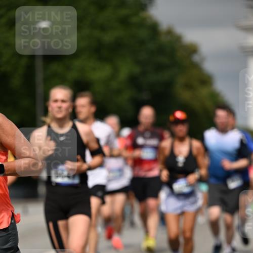 29.06.2025 - hella hamburg halbmarathon Dr. Thomas Lammeyer http://msf.ph/oto/8488409 29.06.2025 10:21:26 Kennedybrücke 1083, 1137, 1156, 1403, 1795, 2225, 2860, 2908, 3210, 3464, 3466, 3802, 3803, 4852, 5390, 5929, 5930, 5995, 6126, 6128, 6352, 6520, 6522, 6786, 7011, 7114, 7115, 7291, 7945, 8210, 8253, 8309, 8433, 8558, 8895, 9259, 9400, 9647, 9848, 10377, 10460, 10592, 10620, 10735 meine-sportfotos.de