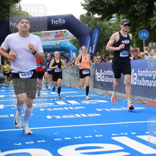 29.06.2025 - hella hamburg halbmarathon Strokosch-Dieckow http://msf.ph/oto/8488461 29.06.2025 10:44:08 Ziel 1391, 1415, 1558, 2816, 3021, 4999, 5231, 5884, 6705, 7005, 8722, 9081, 9633, 10193, 10930, 11346, 12159, 13123, 14686, 14687, 15225, 15280, 16301, 16316, 16506, 16648, 16697, 17748, 17977, 18004, 18691 meine-sportfotos.de