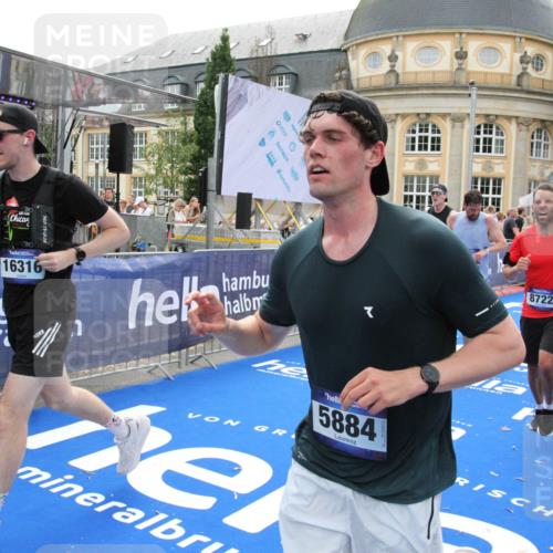 29.06.2025 - hella hamburg halbmarathon Michael Strokosch http://msf.ph/oto/8488581 29.06.2025 10:44:21 Ziel 1220, 1413, 1415, 1902, 5275, 5884, 7005, 7191, 8722, 9444, 12159, 12528, 14687, 15225, 16301, 16316, 16547, 16893, 18691 meine-sportfotos.de