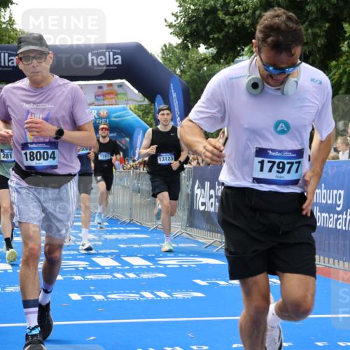 29.06.2025 - hella hamburg halbmarathon Strokosch-Dieckow http://msf.ph/oto/8488640 29.06.2025 10:44:03 Ziel 1391, 1558, 2816, 3021, 4981, 4999, 5231, 6705, 8063, 8900, 9081, 9633, 10193, 10596, 10930, 11346, 13123, 15383, 16506, 16648, 16697, 17516, 17748, 17977, 18004 meine-sportfotos.de