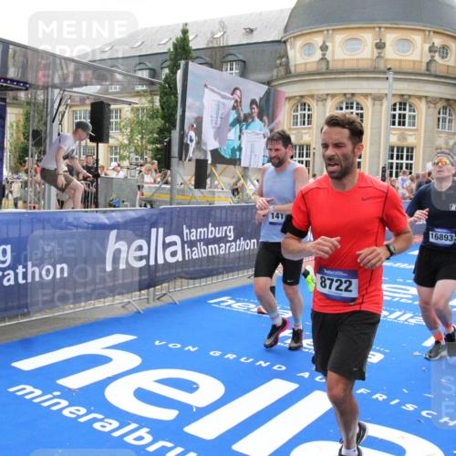 29.06.2025 - hella hamburg halbmarathon Michael Strokosch http://msf.ph/oto/8488643 29.06.2025 10:44:22 Ziel 1220, 1413, 1415, 1902, 5275, 5884, 7005, 7191, 8722, 9444, 12528, 16301, 16316, 16547, 16893 meine-sportfotos.de