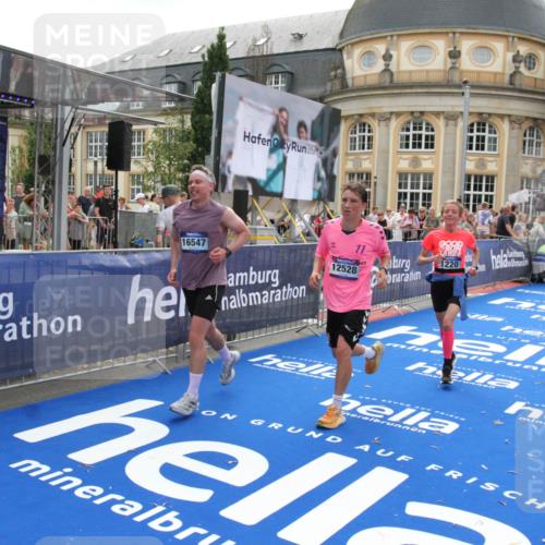 29.06.2025 - hella hamburg halbmarathon Michael Strokosch http://msf.ph/oto/8488764 29.06.2025 10:44:24 Ziel 1220, 1413, 1415, 1902, 5275, 7191, 8722, 9444, 12528, 16547, 16803, 16893, 18806 meine-sportfotos.de