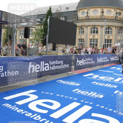 29.06.2025 - hella hamburg halbmarathon Michael Strokosch http://msf.ph/oto/8488830 29.06.2025 10:44:26 Ziel 1057, 1220, 1902, 4310, 4691, 7191, 12327, 12528, 16547, 16803, 18806 meine-sportfotos.de