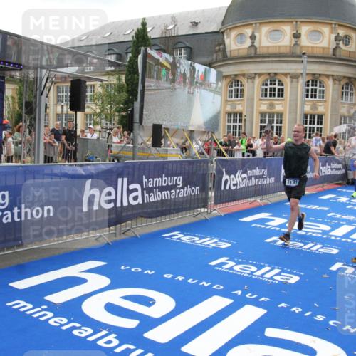 29.06.2025 - hella hamburg halbmarathon Michael Strokosch http://msf.ph/oto/8488851 29.06.2025 10:44:27 Ziel 1057, 1220, 1902, 4310, 4691, 7191, 12327, 12528, 14667, 16547, 16803, 17729, 18806 meine-sportfotos.de