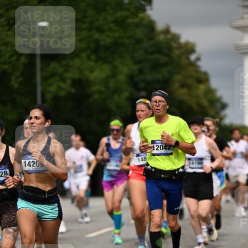 29.06.2025 - hella hamburg halbmarathon Dr. Thomas Lammeyer http://msf.ph/oto/8488976 29.06.2025 10:21:32 Kennedybrücke 1083, 1137, 1156, 1204, 1795, 2225, 2259, 2860, 2908, 3210, 3464, 3466, 3802, 3803, 4218, 4852, 5929, 5930, 5995, 6126, 6128, 6254, 6336, 6352, 6520, 6522, 6786, 7011, 7291, 7945, 8210, 8253, 8309, 8351, 8433, 8558, 8895, 9259, 9400, 9647, 9848, 10460, 10592, 10620 meine-sportfotos.de