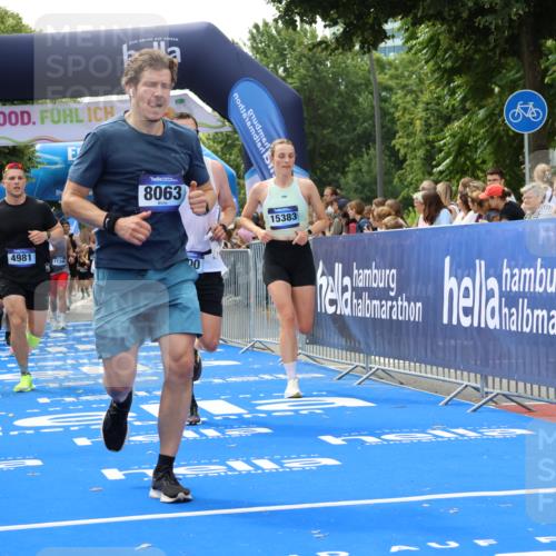29.06.2025 - hella hamburg halbmarathon Strokosch-Dieckow http://msf.ph/oto/8489018 29.06.2025 10:43:57 Ziel 1558, 2816, 3697, 3907, 4981, 5624, 6705, 8063, 8145, 8900, 9043, 9081, 10493, 10596, 11346, 11809, 12438, 12966, 13123, 14861, 15383, 16549, 16697, 17376, 17403, 17516, 17977, 18004, 18678 meine-sportfotos.de