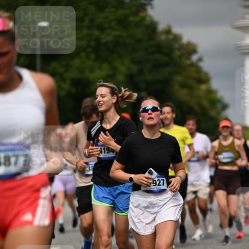29.06.2025 - hella hamburg halbmarathon Dr. Thomas Lammeyer http://msf.ph/oto/8489165 29.06.2025 10:21:35 Kennedybrücke 1083, 1137, 1156, 1204, 1749, 1795, 2225, 2259, 2860, 2908, 3210, 3292, 3464, 3466, 3802, 3803, 4218, 4852, 5929, 5930, 5995, 6254, 6336, 6352, 6520, 6786, 7011, 7258, 7291, 7945, 8210, 8253, 8309, 8351, 8433, 8558, 9400, 9647, 9848, 10460, 10620 meine-sportfotos.de