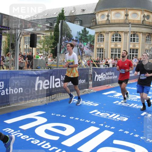 29.06.2025 - hella hamburg halbmarathon Michael Strokosch http://msf.ph/oto/8489249 29.06.2025 10:44:34 Ziel 1057, 1468, 2365, 2402, 3305, 4310, 4691, 5476, 6495, 7322, 7710, 8928, 12327, 12554, 14464, 14667, 15862, 17097, 17729, 18539, 18765 meine-sportfotos.de