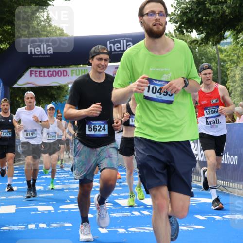 29.06.2025 - hella hamburg halbmarathon Strokosch-Dieckow http://msf.ph/oto/8489307 29.06.2025 10:43:52 Ziel 3437, 3697, 3907, 4981, 5624, 5692, 7185, 8063, 8145, 8900, 9043, 9374, 10493, 10596, 11153, 11778, 11809, 11848, 12438, 12966, 13897, 14861, 15383, 15512, 16062, 16549, 17376, 17403, 18650, 18678 meine-sportfotos.de