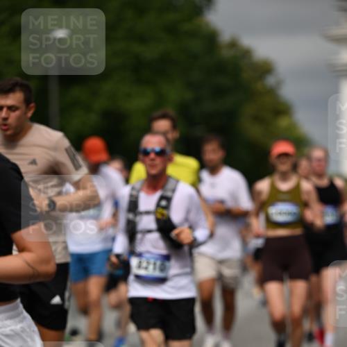 29.06.2025 - hella hamburg halbmarathon Dr. Thomas Lammeyer http://msf.ph/oto/8489314 29.06.2025 10:21:37 Kennedybrücke 1015, 1083, 1156, 1204, 1274, 1749, 1795, 2225, 2259, 2860, 3210, 3292, 3464, 3466, 3802, 3803, 4218, 4852, 5929, 5930, 6254, 6336, 6352, 6520, 6786, 7011, 7258, 7291, 7945, 8210, 8253, 8309, 8351, 8433, 8558, 8607, 9400, 9647, 9848, 10460, 10620, 10677 meine-sportfotos.de