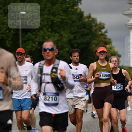 29.06.2025 - hella hamburg halbmarathon Dr. Thomas Lammeyer http://msf.ph/oto/8489319 29.06.2025 10:21:37 Kennedybrücke 1015, 1083, 1156, 1204, 1274, 1749, 1795, 2225, 2259, 2860, 3210, 3292, 3464, 3466, 3802, 3803, 4218, 4852, 5929, 5930, 6254, 6336, 6352, 6520, 6786, 7011, 7258, 7291, 7945, 8210, 8253, 8309, 8351, 8433, 8558, 8607, 9400, 9647, 9848, 10460, 10620, 10677 meine-sportfotos.de