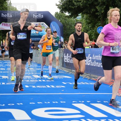 29.06.2025 - hella hamburg halbmarathon Strokosch-Dieckow http://msf.ph/oto/8489338 29.06.2025 10:45:10 Ziel 2188, 2270, 3917, 4997, 6054, 6375, 6575, 6819, 7087, 9302, 9710, 10064, 10313, 10741, 12783, 13919, 15365, 15563, 15636, 15651, 15741, 15760, 16513, 16685, 16689, 17120, 17960, 18346, 18718 meine-sportfotos.de