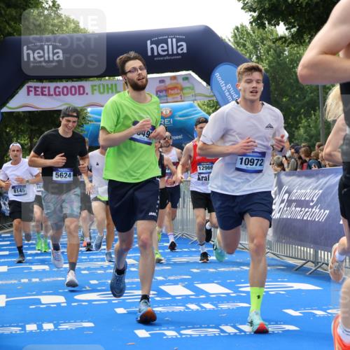 29.06.2025 - hella hamburg halbmarathon Strokosch-Dieckow http://msf.ph/oto/8489358 29.06.2025 10:43:51 Ziel 1976, 3437, 3697, 3907, 4981, 5624, 5692, 7185, 8063, 8145, 8900, 9043, 9159, 9374, 10493, 10596, 11153, 11778, 11809, 11848, 12438, 12966, 13897, 14861, 15383, 15512, 16062, 16105, 16549, 17376, 17403, 18650, 18678 meine-sportfotos.de