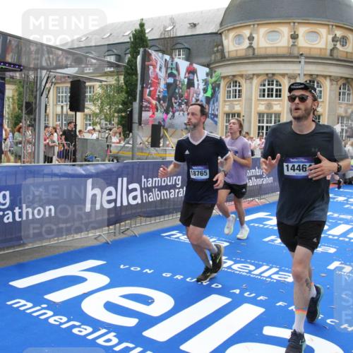 29.06.2025 - hella hamburg halbmarathon Michael Strokosch http://msf.ph/oto/8489380 29.06.2025 10:44:36 Ziel 1468, 2365, 2402, 3305, 5476, 6495, 7322, 7710, 8928, 12554, 12711, 14351, 14464, 14667, 14798, 14816, 15862, 16224, 17097, 17729, 18539, 18560, 18765 meine-sportfotos.de
