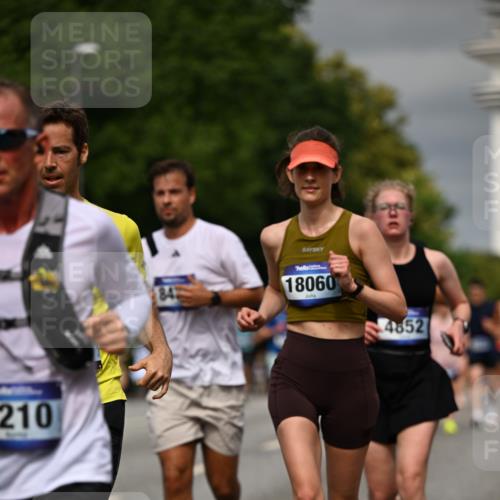 29.06.2025 - hella hamburg halbmarathon Dr. Thomas Lammeyer http://msf.ph/oto/8489415 29.06.2025 10:21:39 Kennedybrücke 1015, 1083, 1156, 1204, 1274, 1458, 1749, 1795, 2225, 2259, 2860, 3138, 3210, 3292, 3464, 3466, 3802, 3803, 4218, 4852, 5929, 5930, 6254, 6336, 6352, 6520, 6786, 7011, 7258, 7291, 7945, 8210, 8253, 8309, 8351, 8433, 8607, 9400, 9647, 9848, 10460, 10620, 10677, 11372 meine-sportfotos.de