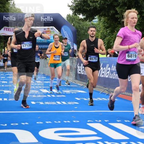 29.06.2025 - hella hamburg halbmarathon Strokosch-Dieckow http://msf.ph/oto/8489422 29.06.2025 10:45:10 Ziel 2188, 2270, 3917, 4997, 6054, 6375, 6575, 6819, 7087, 9302, 9710, 10064, 10313, 10741, 12783, 13919, 15365, 15563, 15636, 15651, 15741, 15760, 16513, 16685, 16689, 17120, 17960, 18346, 18718 meine-sportfotos.de