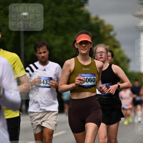29.06.2025 - hella hamburg halbmarathon Dr. Thomas Lammeyer http://msf.ph/oto/8489431 29.06.2025 10:21:39 Kennedybrücke 1015, 1083, 1156, 1204, 1274, 1458, 1749, 1795, 2225, 2259, 2860, 3138, 3210, 3292, 3464, 3466, 3802, 3803, 4218, 4852, 5929, 5930, 6254, 6336, 6352, 6520, 6786, 7011, 7258, 7291, 7945, 8210, 8253, 8309, 8351, 8433, 8607, 9400, 9647, 9848, 10460, 10620, 10677, 11372 meine-sportfotos.de