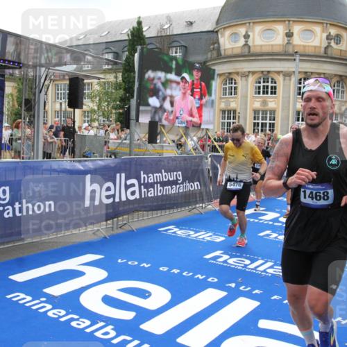 29.06.2025 - hella hamburg halbmarathon Michael Strokosch http://msf.ph/oto/8489471 29.06.2025 10:44:40 Ziel 1468, 1782, 2365, 2402, 3305, 4991, 5476, 6490, 6495, 7710, 10669, 12711, 14351, 14798, 14816, 15862, 16224, 17097, 18107, 18437, 18464, 18539, 18560, 18868, 19206 meine-sportfotos.de