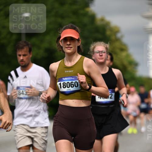 29.06.2025 - hella hamburg halbmarathon Dr. Thomas Lammeyer http://msf.ph/oto/8489478 29.06.2025 10:21:39 Kennedybrücke 1015, 1083, 1156, 1204, 1274, 1458, 1749, 1795, 2225, 2259, 2860, 3138, 3210, 3292, 3464, 3466, 3802, 3803, 4218, 4852, 5929, 5930, 6254, 6336, 6352, 6520, 6786, 7011, 7258, 7291, 7945, 8210, 8253, 8309, 8351, 8433, 8607, 9400, 9647, 9848, 10460, 10620, 10677, 11372 meine-sportfotos.de