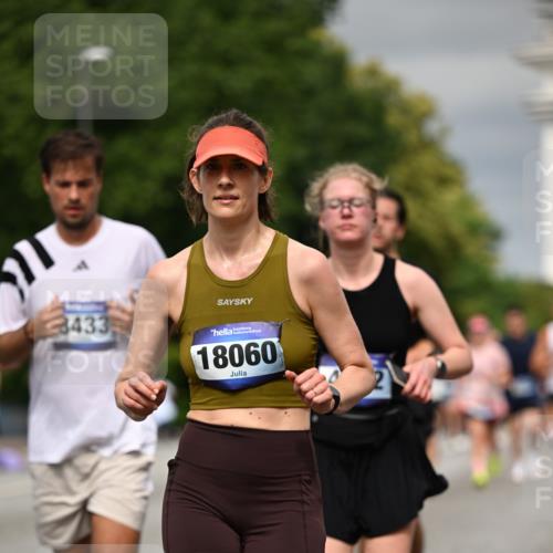 29.06.2025 - hella hamburg halbmarathon Dr. Thomas Lammeyer http://msf.ph/oto/8489490 29.06.2025 10:21:39 Kennedybrücke 1015, 1083, 1156, 1204, 1274, 1458, 1749, 1795, 2225, 2259, 2860, 3138, 3210, 3292, 3464, 3466, 3802, 3803, 4218, 4852, 5929, 5930, 6254, 6336, 6352, 6520, 6786, 7011, 7258, 7291, 7945, 8210, 8253, 8309, 8351, 8433, 8607, 9400, 9647, 9848, 10460, 10620, 10677, 11372 meine-sportfotos.de