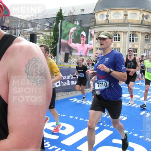 29.06.2025 - hella hamburg halbmarathon Michael Strokosch http://msf.ph/oto/8489496 29.06.2025 10:44:40 Ziel 1468, 1782, 2365, 2402, 3305, 4991, 5476, 6490, 6495, 7710, 10669, 12711, 14351, 14798, 14816, 15862, 16224, 17097, 18107, 18437, 18464, 18539, 18560, 18868, 19206 meine-sportfotos.de