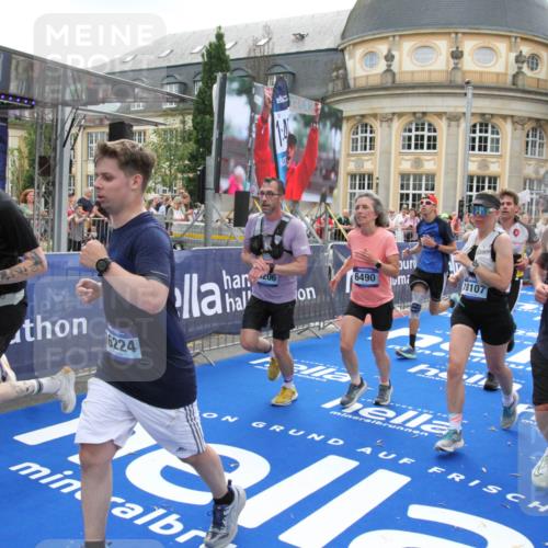 29.06.2025 - hella hamburg halbmarathon Michael Strokosch http://msf.ph/oto/8489577 29.06.2025 10:44:43 Ziel 1782, 2365, 2402, 4991, 5476, 6490, 6495, 10669, 12711, 14351, 14798, 14816, 15185, 15233, 16224, 17251, 18107, 18437, 18464, 18539, 18560, 18868, 19206 meine-sportfotos.de