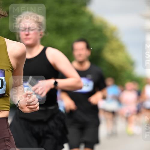 29.06.2025 - hella hamburg halbmarathon Dr. Thomas Lammeyer http://msf.ph/oto/8489653 29.06.2025 10:21:40 Kennedybrücke 1015, 1083, 1156, 1204, 1274, 1458, 1622, 1749, 1795, 2259, 3138, 3210, 3292, 3464, 3466, 3802, 3803, 4218, 4852, 5929, 5930, 6254, 6336, 6352, 6520, 6786, 7011, 7258, 7291, 7945, 8210, 8309, 8351, 8433, 8607, 9400, 9848, 10460, 10509, 10620, 10677, 11372 meine-sportfotos.de