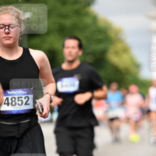 29.06.2025 - hella hamburg halbmarathon Dr. Thomas Lammeyer http://msf.ph/oto/8489675 29.06.2025 10:21:41 Kennedybrücke 1015, 1083, 1156, 1204, 1274, 1458, 1622, 1749, 1795, 2259, 3138, 3210, 3292, 3464, 3466, 3802, 3803, 4218, 4852, 5929, 5930, 6254, 6336, 6352, 6520, 6786, 7011, 7258, 7945, 8210, 8309, 8351, 8433, 8607, 9400, 9848, 10460, 10509, 10620, 10677, 11372 meine-sportfotos.de