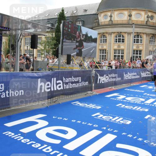 29.06.2025 - hella hamburg halbmarathon Michael Strokosch http://msf.ph/oto/8489692 29.06.2025 10:44:47 Ziel 1941, 2970, 3004, 3785, 4270, 4915, 7325, 10669, 15185, 15233, 16834, 17251, 18437, 18868 meine-sportfotos.de