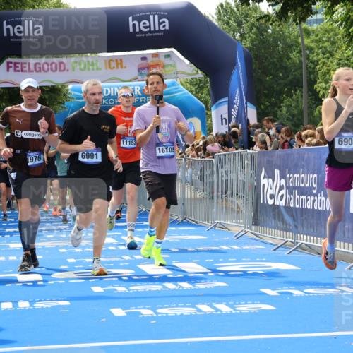 29.06.2025 - hella hamburg halbmarathon Strokosch-Dieckow http://msf.ph/oto/8489698 29.06.2025 10:43:43 Ziel 1976, 3116, 3437, 4318, 5624, 5692, 6903, 6991, 7185, 9043, 9114, 9159, 9374, 11153, 11778, 11848, 13421, 13897, 14201, 14210, 14690, 15328, 15512, 15932, 16062, 16105, 17912, 18449, 18650, 19090 meine-sportfotos.de