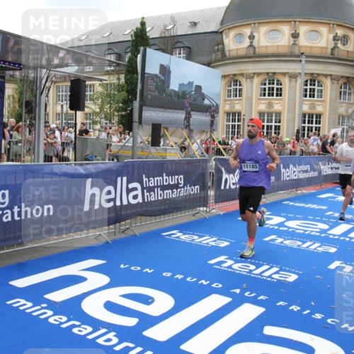 29.06.2025 - hella hamburg halbmarathon Michael Strokosch http://msf.ph/oto/8489702 29.06.2025 10:44:49 Ziel 1941, 2970, 3004, 3098, 3785, 4270, 4915, 7056, 7167, 7325, 15185, 15233, 16834, 17251, 18437, 19207, 19210 meine-sportfotos.de