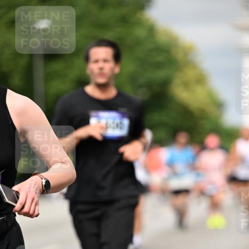 29.06.2025 - hella hamburg halbmarathon Dr. Thomas Lammeyer http://msf.ph/oto/8489724 29.06.2025 10:21:41 Kennedybrücke 1015, 1083, 1156, 1204, 1274, 1458, 1622, 1749, 1795, 2259, 3138, 3210, 3292, 3464, 3466, 3802, 3803, 4218, 4852, 5929, 5930, 6254, 6336, 6352, 6520, 6786, 7011, 7258, 7945, 8210, 8309, 8351, 8433, 8607, 9400, 9848, 10460, 10509, 10620, 10677, 11372 meine-sportfotos.de
