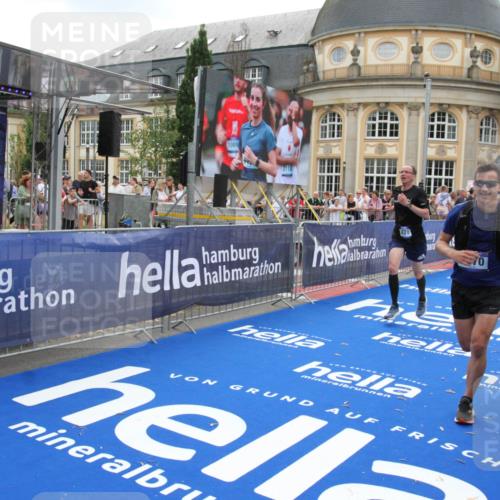 29.06.2025 - hella hamburg halbmarathon Michael Strokosch http://msf.ph/oto/8489753 29.06.2025 10:44:51 Ziel 1941, 2098, 2970, 3004, 3098, 3785, 4270, 4915, 7056, 7167, 7325, 9720, 12161, 15185, 15233, 16834, 17251, 19207, 19210 meine-sportfotos.de