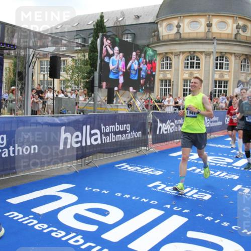 29.06.2025 - hella hamburg halbmarathon Michael Strokosch http://msf.ph/oto/8489774 29.06.2025 10:44:52 Ziel 1941, 2098, 2970, 3004, 3098, 3785, 4270, 4915, 7056, 7167, 7325, 9720, 12161, 16834, 17251, 19207, 19210 meine-sportfotos.de