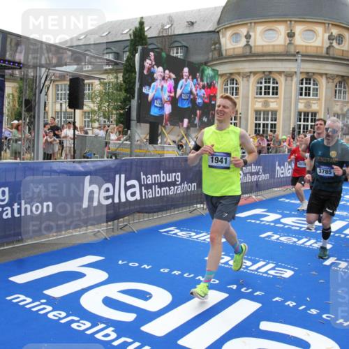 29.06.2025 - hella hamburg halbmarathon Michael Strokosch http://msf.ph/oto/8489782 29.06.2025 10:44:53 Ziel 1941, 2098, 2970, 3004, 3098, 3785, 4270, 4425, 4915, 7056, 7167, 7325, 9720, 12161, 16834, 17406, 18631, 19207, 19210 meine-sportfotos.de