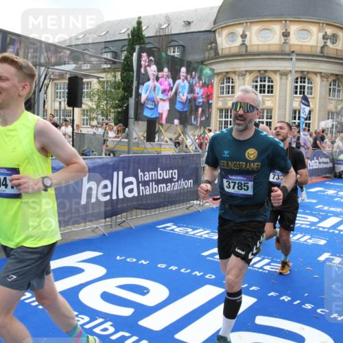 29.06.2025 - hella hamburg halbmarathon Michael Strokosch http://msf.ph/oto/8489820 29.06.2025 10:44:53 Ziel 1941, 2098, 2970, 3004, 3098, 3785, 4270, 4425, 4915, 7056, 7167, 7325, 9720, 12161, 16834, 17406, 18631, 19207, 19210 meine-sportfotos.de