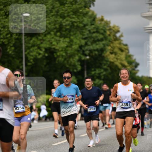 29.06.2025 - hella hamburg halbmarathon Dr. Thomas Lammeyer http://msf.ph/oto/8489851 29.06.2025 10:21:43 Kennedybrücke 1015, 1156, 1204, 1274, 1458, 1622, 1749, 1795, 2094, 2259, 2931, 3138, 3292, 3464, 3466, 3802, 3803, 4218, 4852, 5929, 5930, 6254, 6336, 6352, 6786, 7011, 7258, 7945, 8210, 8309, 8351, 8433, 8607, 9400, 9848, 10460, 10509, 10620, 10677, 11372 meine-sportfotos.de