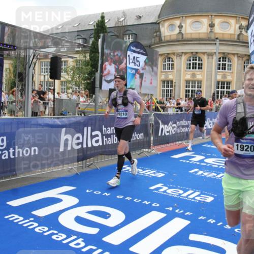 29.06.2025 - hella hamburg halbmarathon Michael Strokosch http://msf.ph/oto/8489860 29.06.2025 10:44:55 Ziel 1941, 2098, 2890, 3004, 3098, 3785, 4425, 4915, 7056, 7167, 7325, 9030, 9720, 12161, 16834, 17382, 17406, 18631, 19207, 19210 meine-sportfotos.de