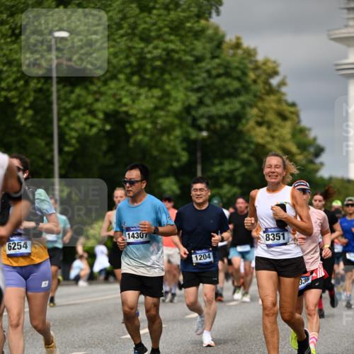 29.06.2025 - hella hamburg halbmarathon Dr. Thomas Lammeyer http://msf.ph/oto/8489881 29.06.2025 10:21:44 Kennedybrücke 1015, 1156, 1204, 1274, 1458, 1622, 1749, 1795, 2094, 2259, 2931, 3138, 3292, 3464, 3466, 3802, 3803, 4218, 4852, 5929, 5930, 6254, 6336, 6352, 6786, 7011, 7258, 7945, 8210, 8351, 8433, 8607, 9400, 9848, 10460, 10509, 10620, 10677, 11372 meine-sportfotos.de