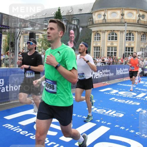 29.06.2025 - hella hamburg halbmarathon Michael Strokosch http://msf.ph/oto/8489907 29.06.2025 10:44:56 Ziel 1520, 2098, 2890, 3004, 3098, 4425, 4915, 7056, 7167, 7325, 9030, 9720, 12161, 16834, 17382, 17406, 18055, 18631, 19207, 19210 meine-sportfotos.de