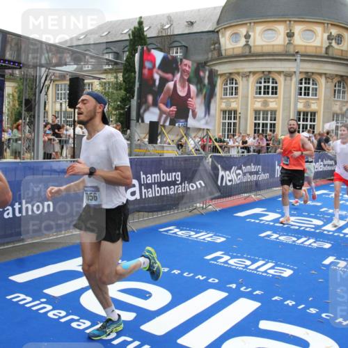 29.06.2025 - hella hamburg halbmarathon Michael Strokosch http://msf.ph/oto/8489922 29.06.2025 10:44:57 Ziel 1424, 1520, 2098, 2890, 3098, 4425, 7056, 7167, 9030, 9720, 12161, 17382, 17406, 18055, 18631, 19207, 19210 meine-sportfotos.de